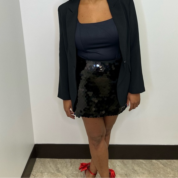 VICI: Spencer Paillette Sequin Mini Skirt - Picture 5 of 6